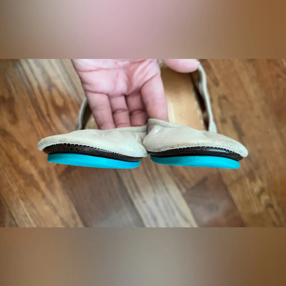 Tieks Taupe Ballet Flat Shoes Sz 7 - Picture 5 of 8